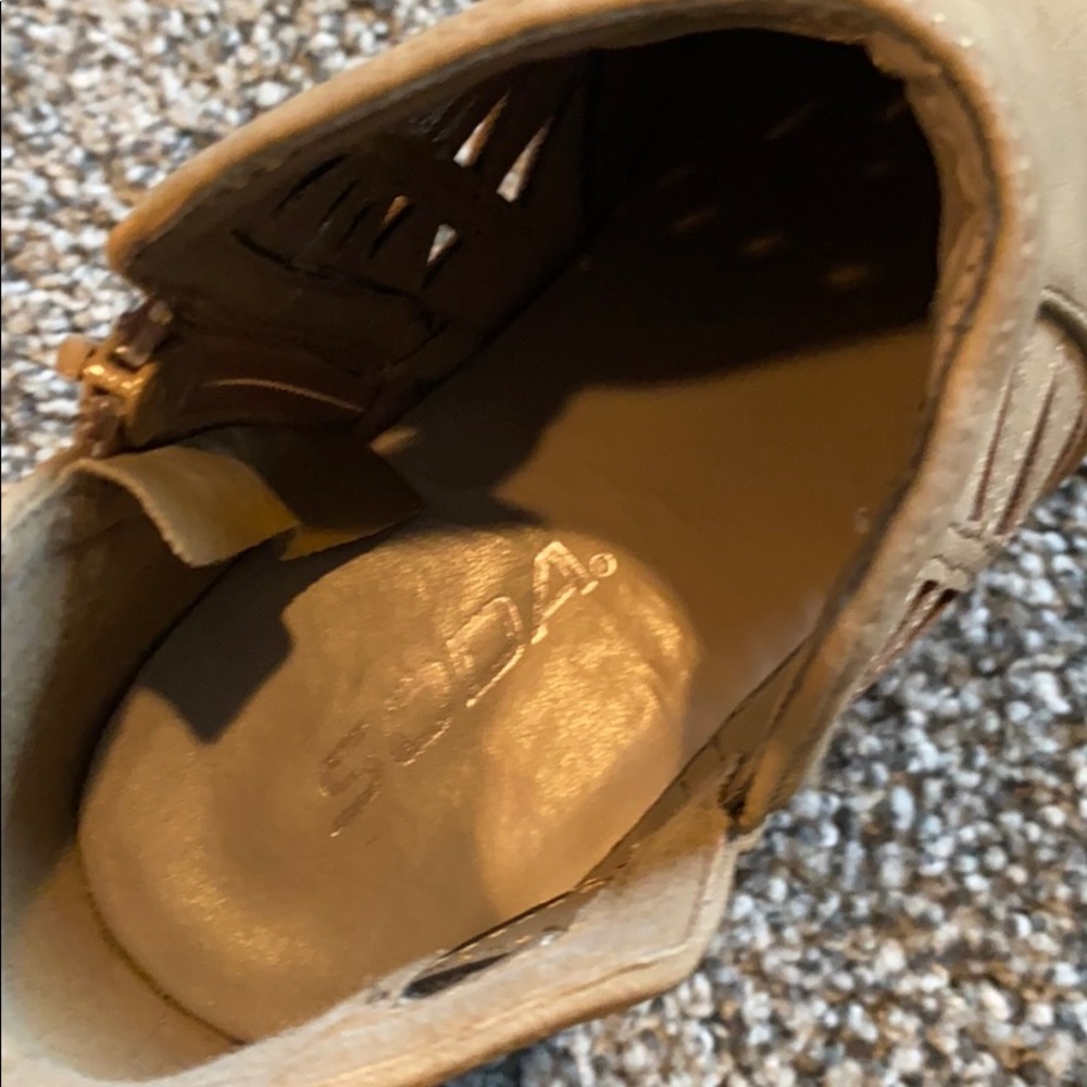 Ankle booties - Picture 4 of 4